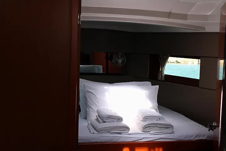 Oceanis 38.1 in Lavrion / Olympic Marina - Photo 5