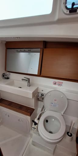 Sun Odyssey 440 in Trogir / ACI Marina Trogir thumbnail 4