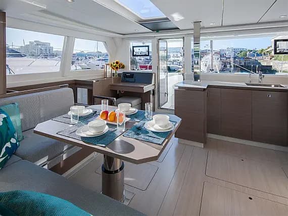 Leopard 42 in Piraeus / Marina Zeas - Photo 3
