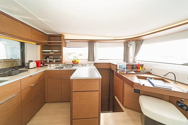 Lagoon 46 in Volos / Port of Volos - Photo 5