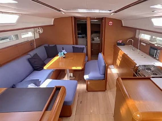 Sun Odyssey 519 in Talamone Port - Photo 3