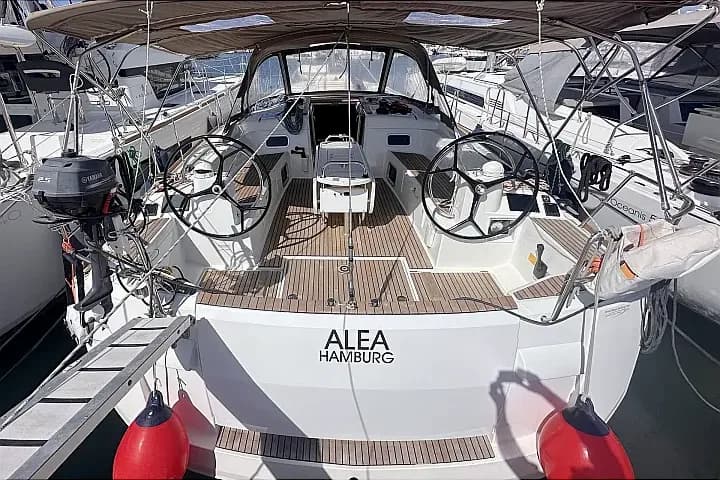 Sun Odyssey 519 in Talamone Port - Photo 5