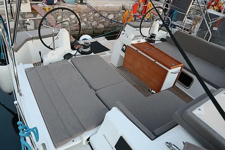 Sun Odyssey 490 in Lavrion / Olympic Marina - Photo 5