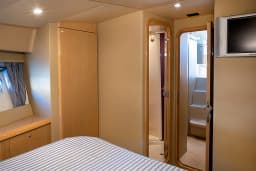 Ferretti 480 in Paros port thumbnail 22