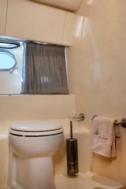 Ferretti 480 in Paros port thumbnail 24