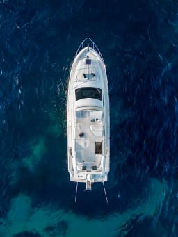 Ferretti 480 in Paros port thumbnail 6