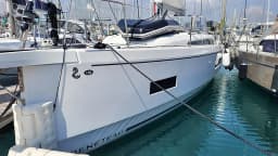 Oceanis 40.1 in Saint-Quay-Portrieux / Port d'Armor thumbnail 10