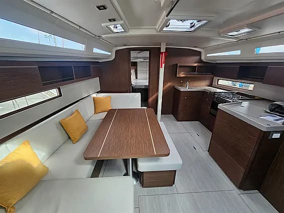 Oceanis 40.1 in Saint-Quay-Portrieux / Port d'Armor - Photo 3