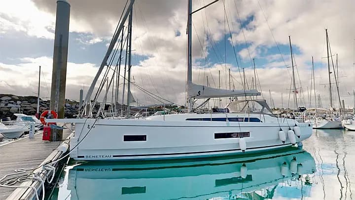 Oceanis 40.1 in Saint-Quay-Portrieux / Port d'Armor - Photo 5