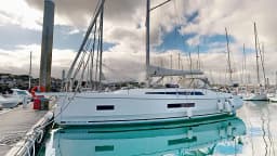 Oceanis 40.1 in Saint-Quay-Portrieux / Port d'Armor thumbnail 4