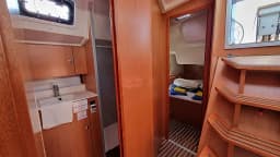 Bavaria C42 in Trogir / ACI Marina Trogir thumbnail 16