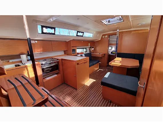 Bavaria C42 in Trogir / ACI Marina Trogir - Photo 3