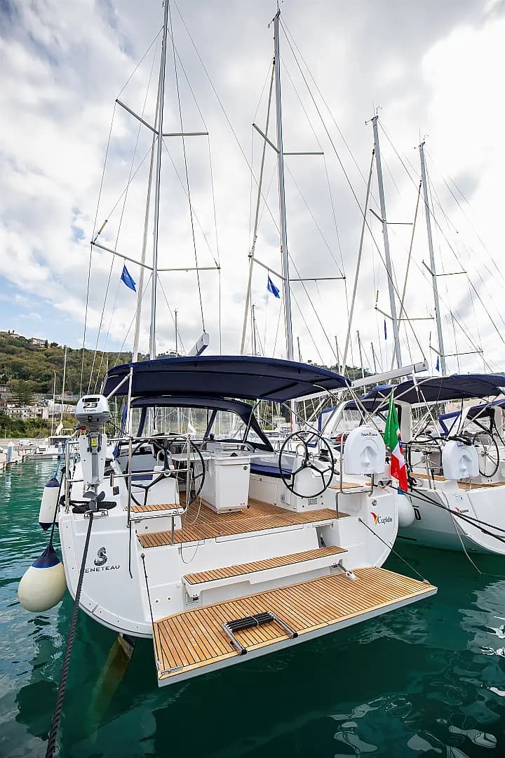 Oceanis 40.1 in Sicily / Furnari / Marina Portorosa - Photo 2
