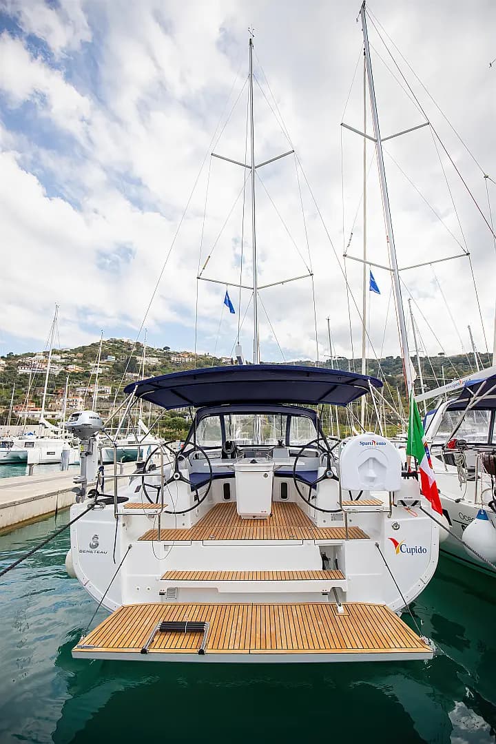 Oceanis 40.1 in Sicily / Furnari / Marina Portorosa - Photo 3