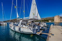 Oceanis 38.1 in Dubrovnik / ACI Marina Dubrovnik thumbnail 10