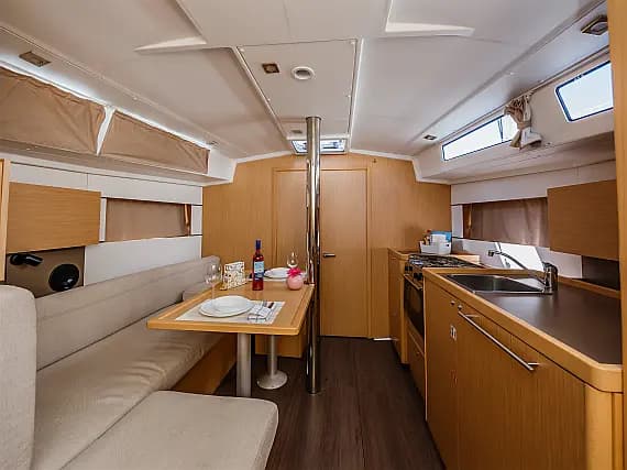 Oceanis 38.1 in Dubrovnik / ACI Marina Dubrovnik - Photo 3