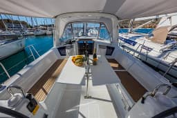 Oceanis 38.1 in Dubrovnik / ACI Marina Dubrovnik thumbnail 7