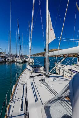 Oceanis 38.1 in Dubrovnik / ACI Marina Dubrovnik thumbnail 8
