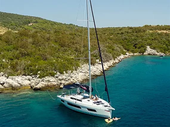 Dufour 44 in Tortola / Road Town / Wickhams Cay II Marina - image 1