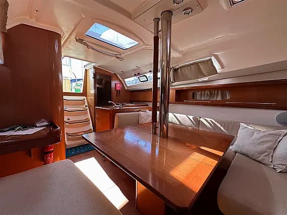 Oceanis 34 in Punta Ala - Photo 3