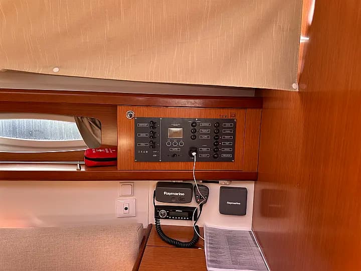 Oceanis 34 in Punta Ala - Photo 5