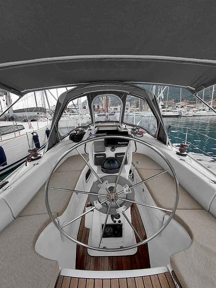 Bavaria 36 in Lefkada / Nikiana Marina - Photo 4