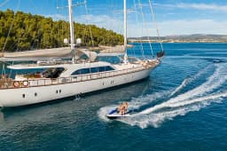 Luxury Sailing Yacht in Split / Port of Split / West Harbour thumbnail 11
