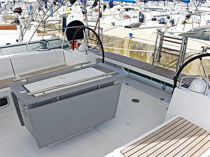 Oceanis 48 in Sukošan / D-Marin Dalmacija Marina - Photo 4