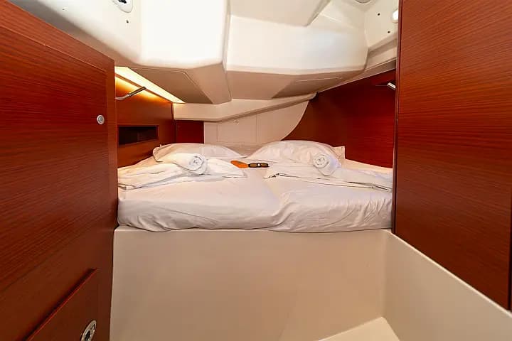 Hanse 458 in Lavrion Main Port - Photo 4