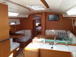 Sun Odyssey 419 in Palamós / Club Nàutic Costa Brava thumbnail 2