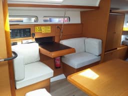 Sun Odyssey 419 in Palamós / Club Nàutic Costa Brava thumbnail 3