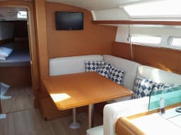 Sun Odyssey 419 in Palamós / Club Nàutic Costa Brava thumbnail 4