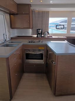 Lagoon 450 Fly in Mykonos / Tourlos Marina thumbnail 9