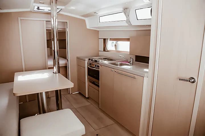 Oceanis 38.1 in Punta Ala - Photo 4