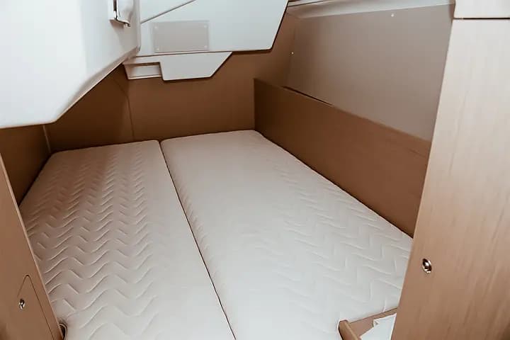Oceanis 38.1 in Punta Ala - Photo 5