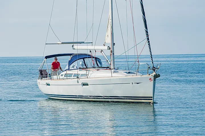 Sun Odyssey 42 i in San Vincenzo / Marina di San Vincenzo - Photo 4