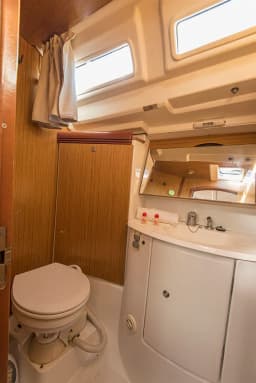 Sun Odyssey 42 i in San Vincenzo / Marina di San Vincenzo thumbnail 7