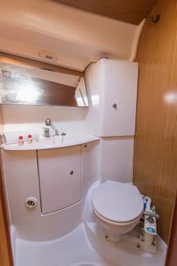 Sun Odyssey 42 i in San Vincenzo / Marina di San Vincenzo thumbnail 8