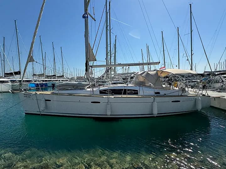 Oceanis 43 in Sukošan / D-Marin Dalmacija Marina - Photo 5