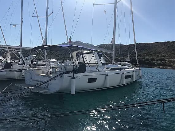 Oceanis 51.1 in Sardinia / Portisco / Cala dei Sardi - Photo 1
