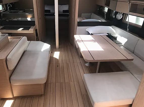 Oceanis 51.1 in Sardinia / Portisco / Cala dei Sardi - Photo 3