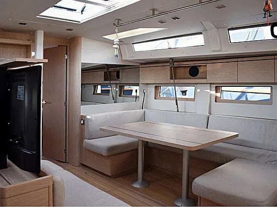Oceanis 51.1 in Athens / Alimos Marina - Photo 3