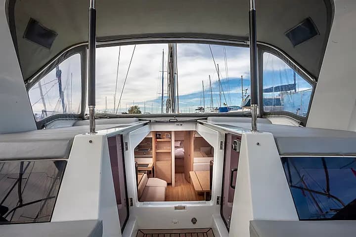 Oceanis 51.1 in Athens / Alimos Marina - Photo 4