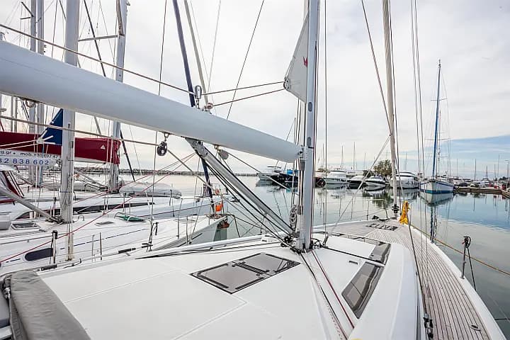 Oceanis 51.1 in Athens / Alimos Marina - Photo 5