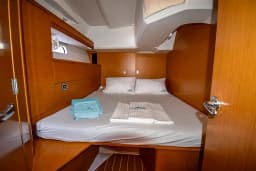 Jeanneau 53 in Marmaris Yacht Marina thumbnail 7