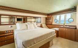 Ferretti 630 in Mykonos / Ornos bay thumbnail 18