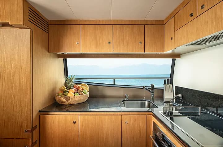 Ferretti 630 in Mykonos / Ornos bay - Photo 5