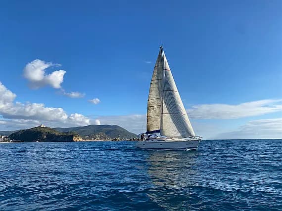 Sun Odyssey 42.2 in Punta Ala - Photo 1