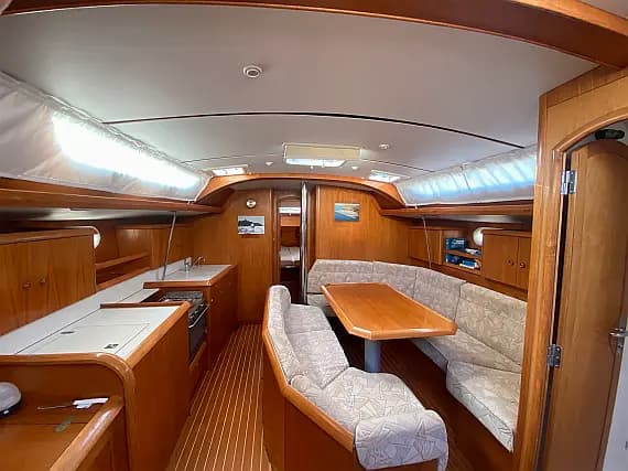 Sun Odyssey 42.2 in Punta Ala - Photo 3