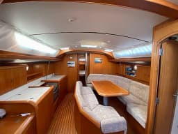 Sun Odyssey 42.2 in Punta Ala thumbnail 2